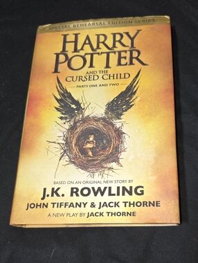 Harry Potter and the Cursed Child Hardcover -Special Rehearsal Edition Script